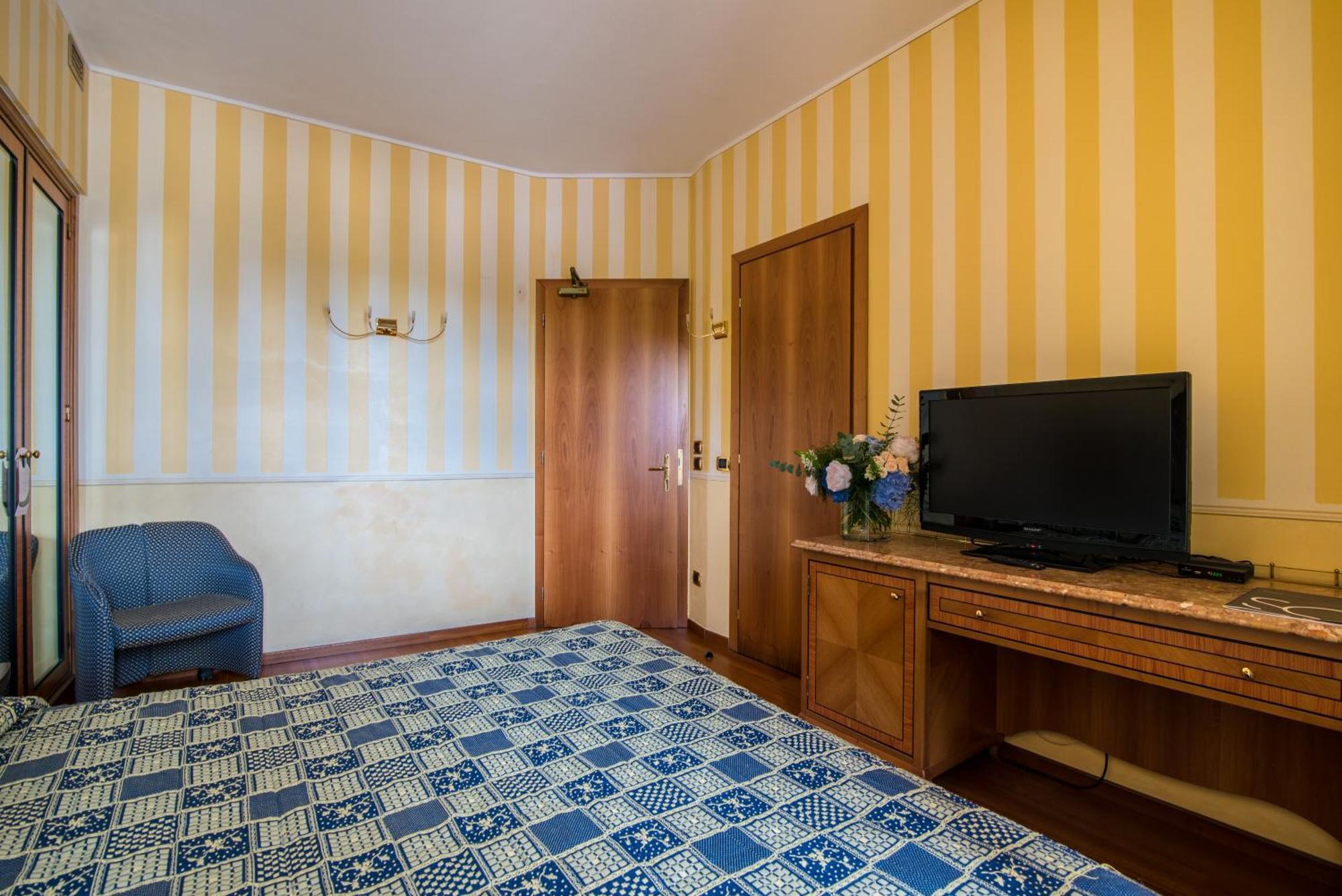 Hotel Porta Del Sole Soiano Del Lago Luaran gambar