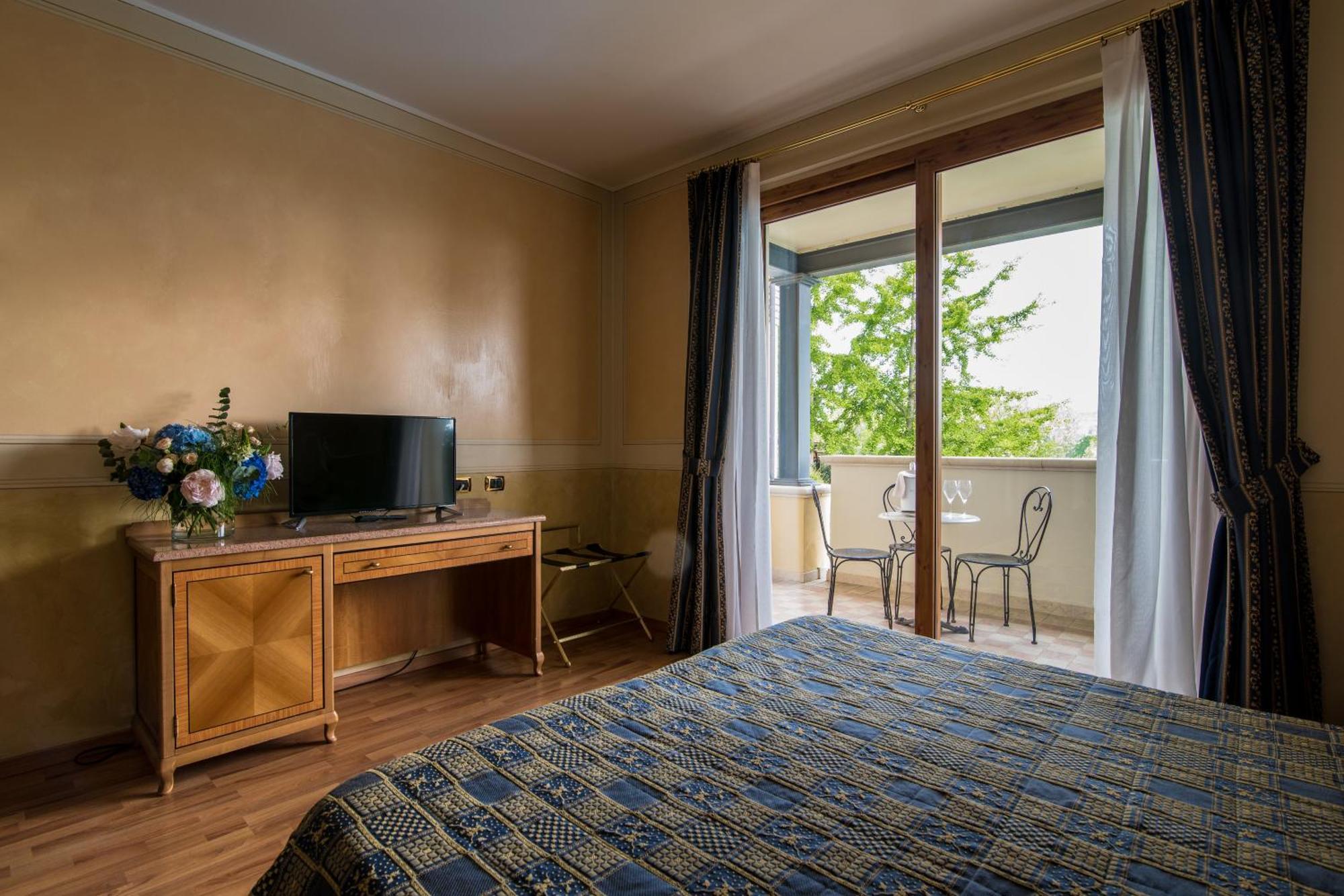 Hotel Porta Del Sole Soiano Del Lago Luaran gambar