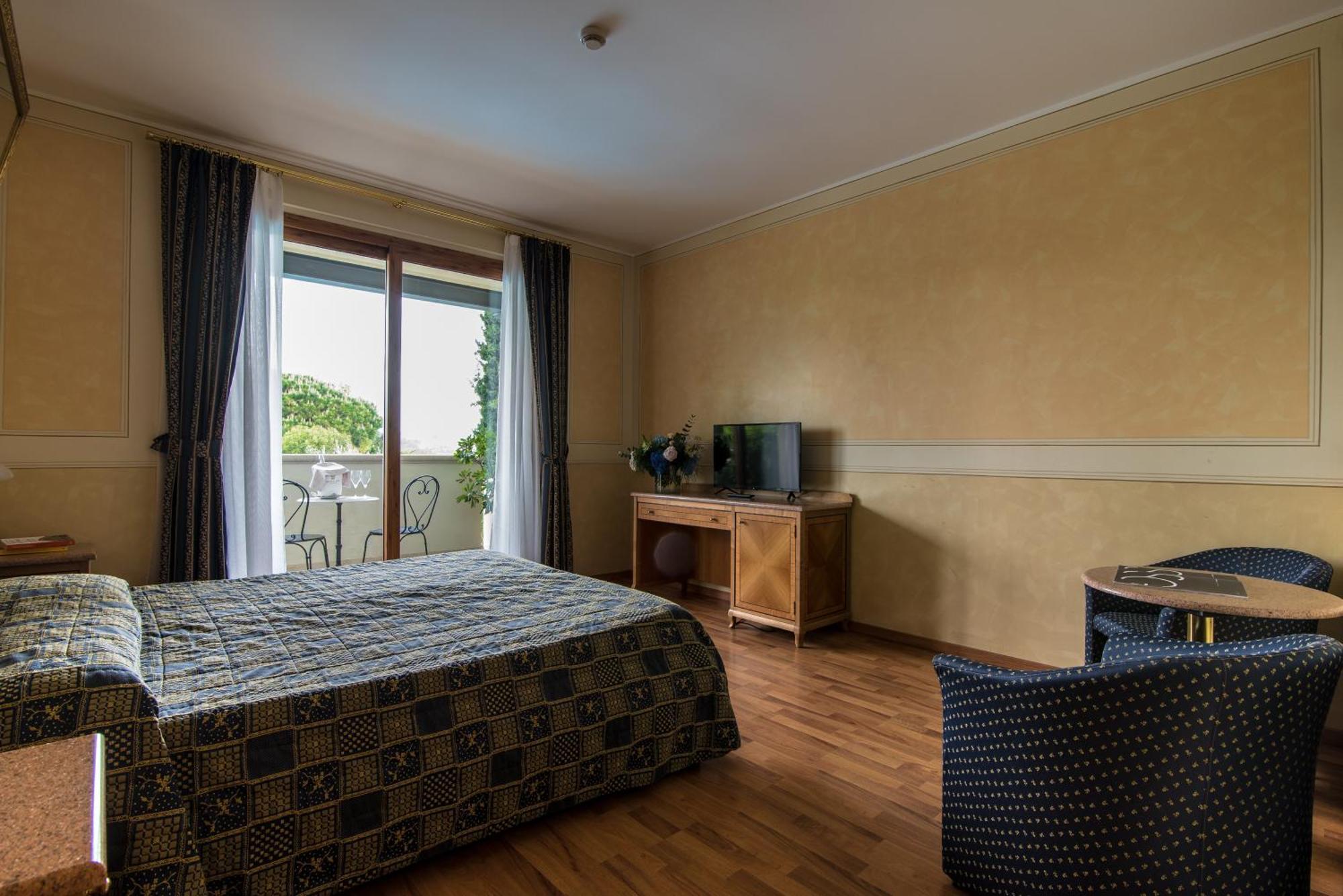 Hotel Porta Del Sole Soiano Del Lago Luaran gambar