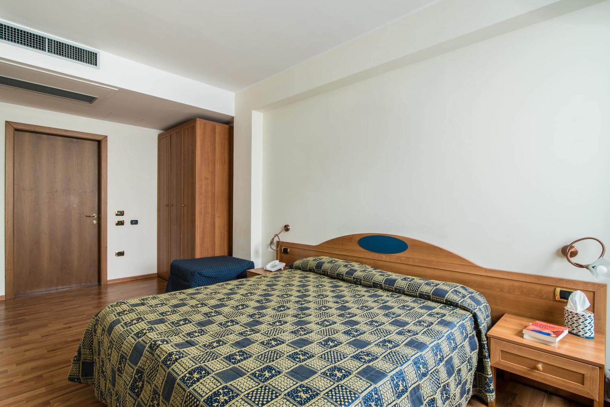 Hotel Porta Del Sole Soiano Del Lago Luaran gambar